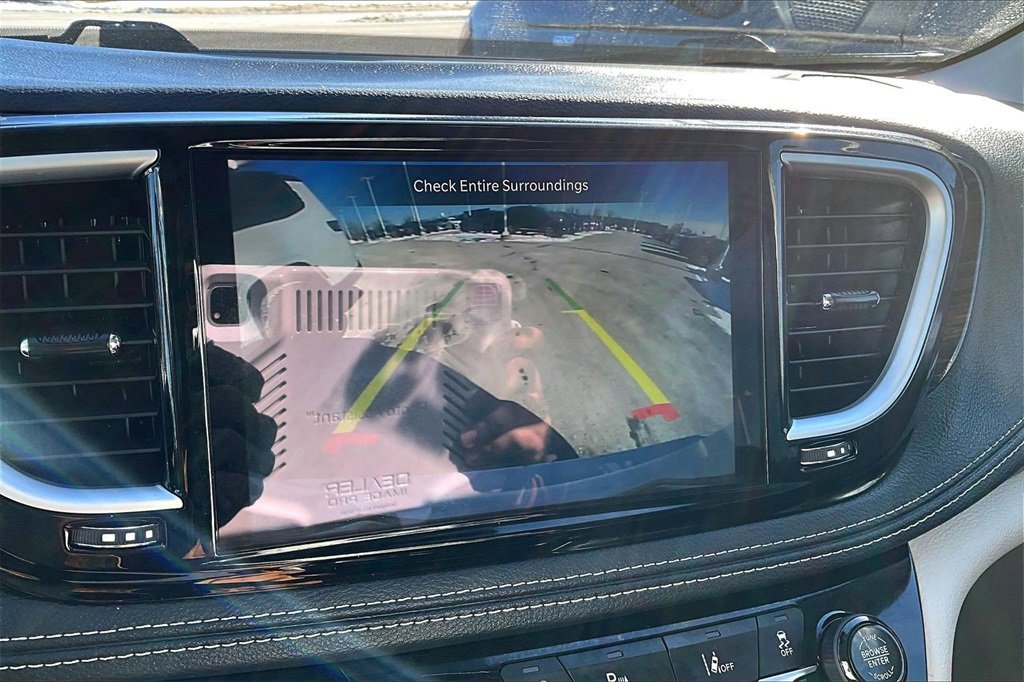 Used 2023 Chrysler Pacifica Limited image 20