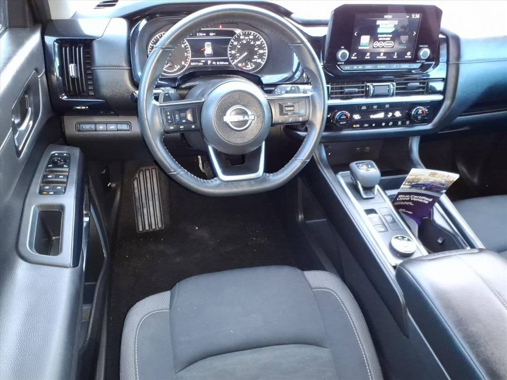 Used 2025 Nissan Pathfinder SV image 11