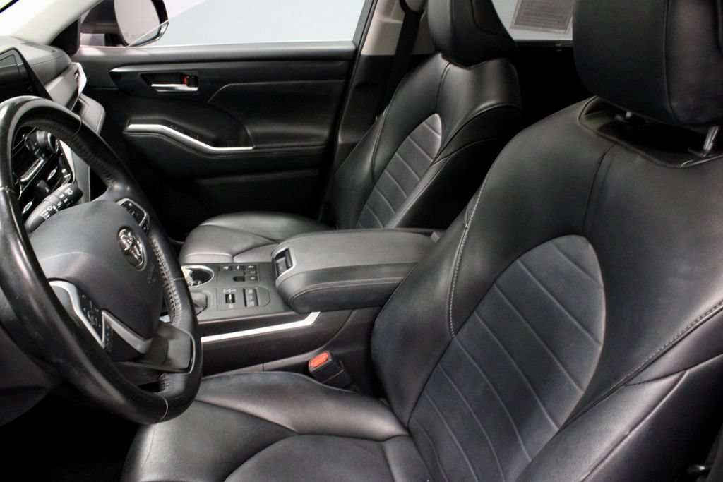 Used 2023 Toyota Highlander AWD image 23
