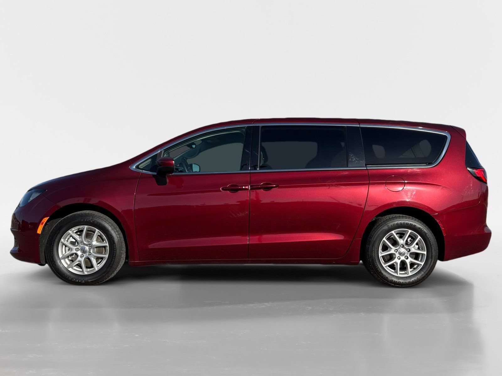 Used 2021 Chrysler Voyager LX FWD image 2