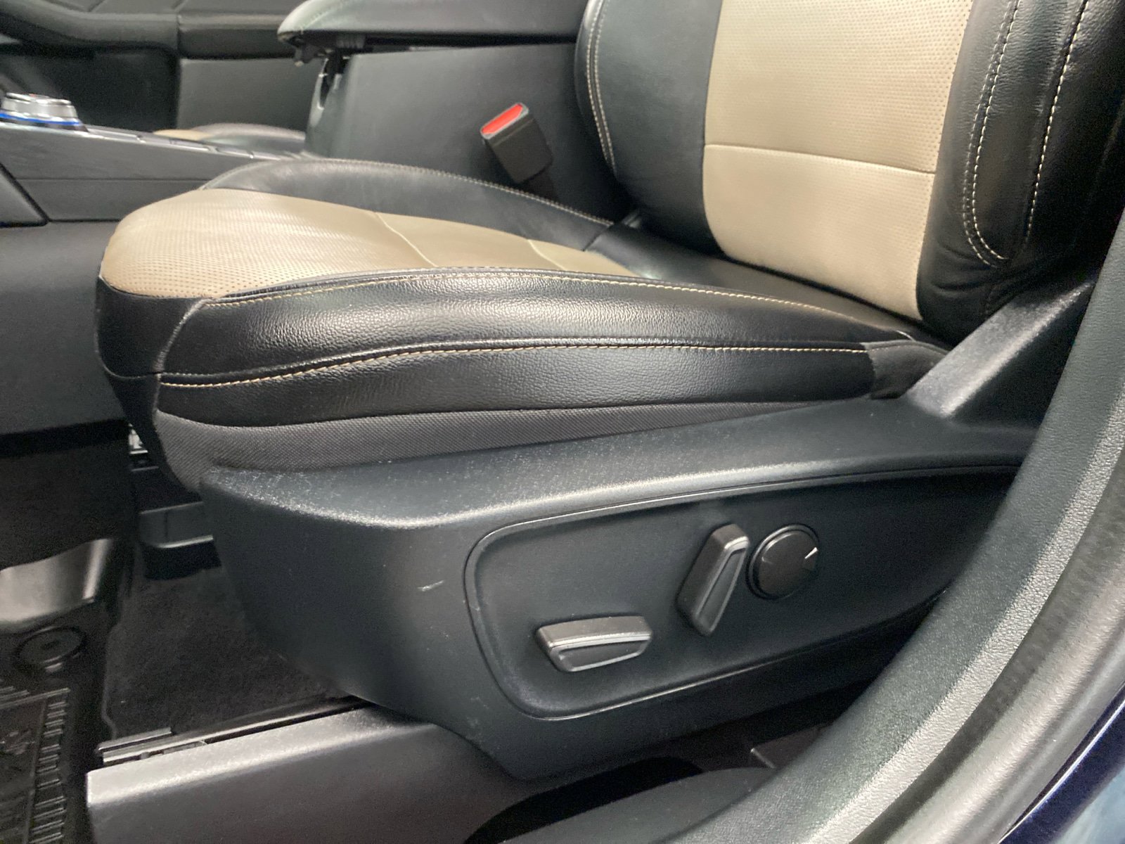 Certified 2021 Ford Escape Titanium w/ Titanium Elite Package AWD/4WD image 17