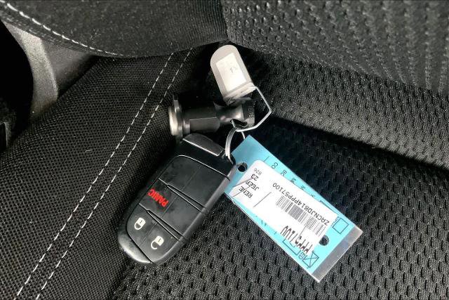 Used 2023 Jeep Renegade Latitude w/ Premium Group image 14