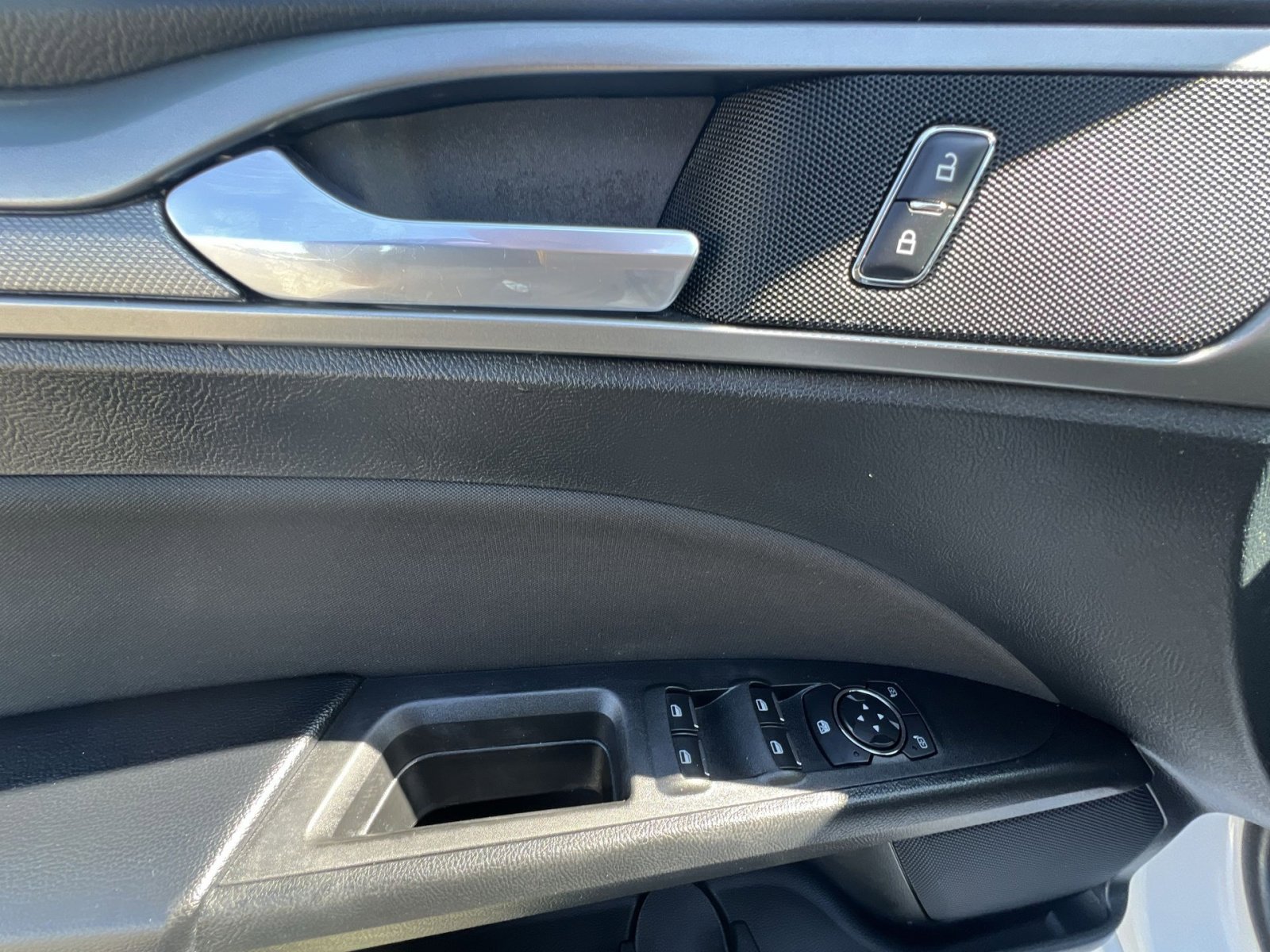 Certified 2018 Ford Fusion SE FWD image 29
