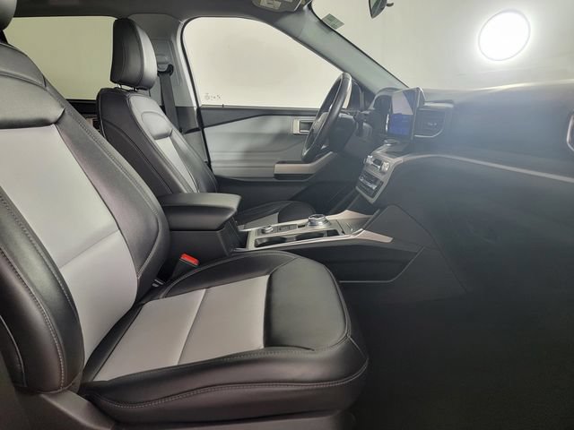 Certified 2023 Ford Explorer XLT w/ Equipment Group 202A AWD/4WD image 18