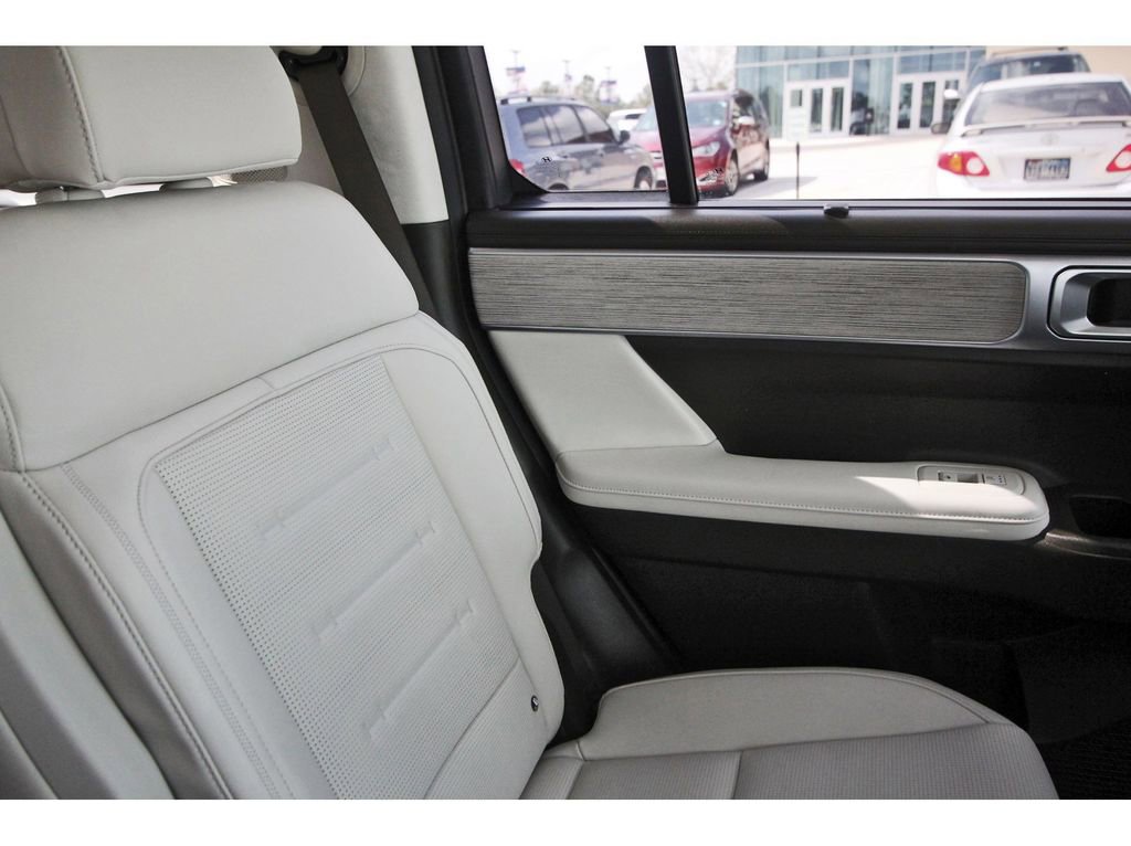 Used 2025 Hyundai Santa Fe Calligraphy image 15