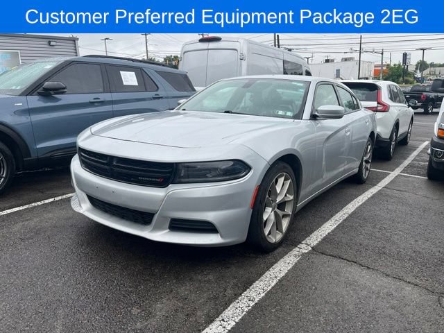 Used 2022 Dodge Charger SXT w/ Plus Group RWD image 2