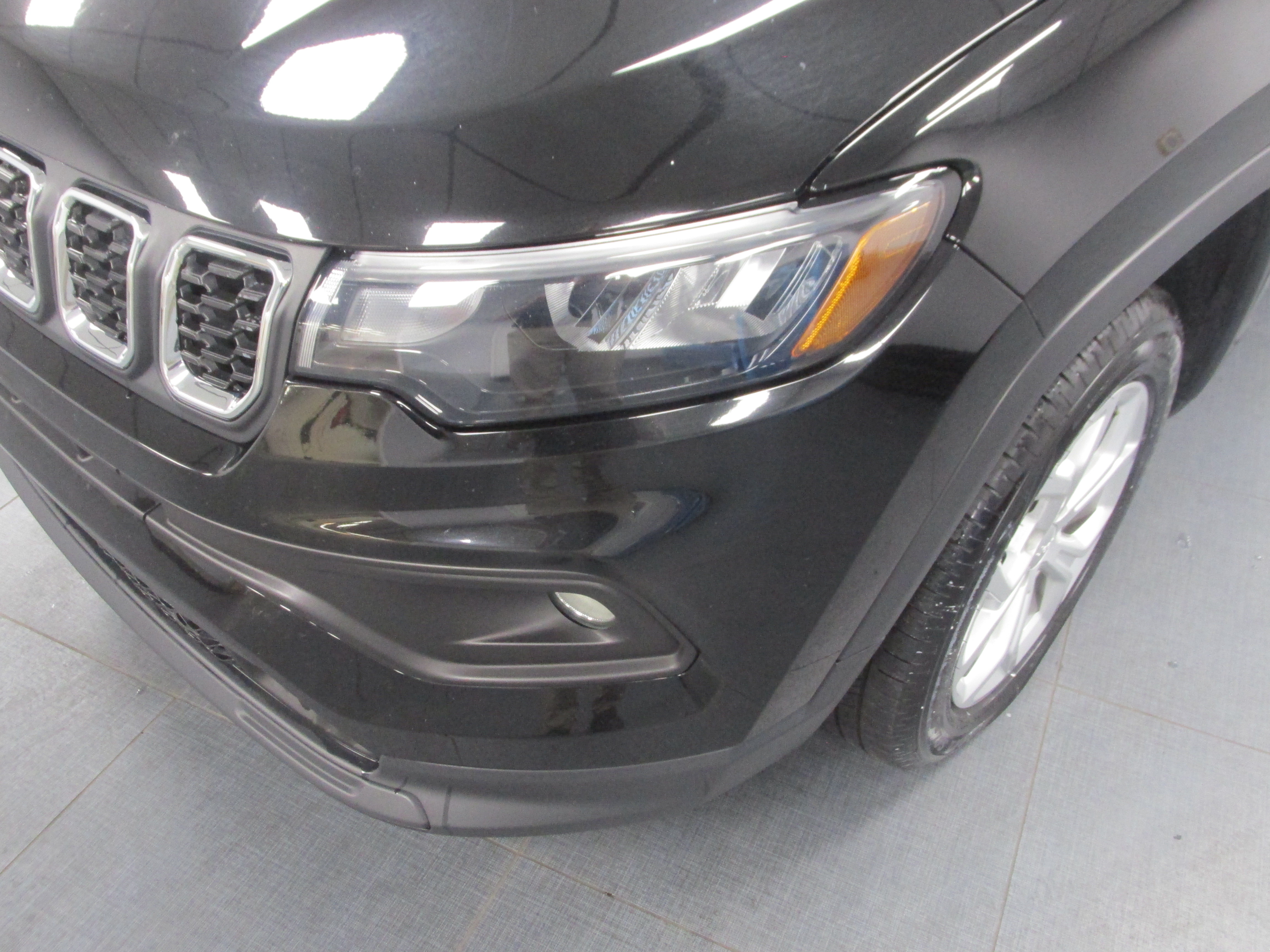 Used 2024 Jeep Compass Latitude AWD/4WD image 9