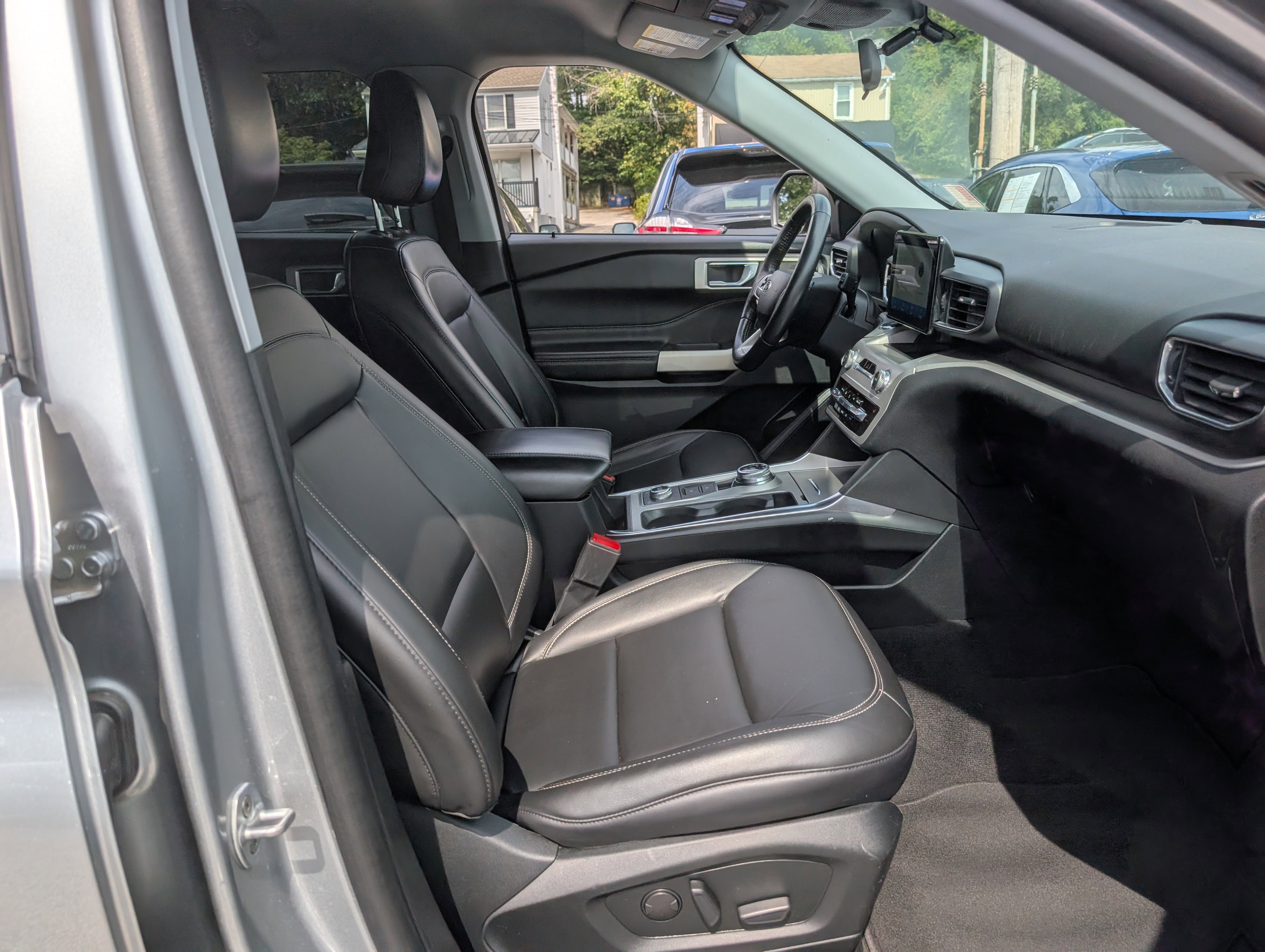 Certified 2022 Ford Explorer XLT w/ Equipment Group 202A image 12