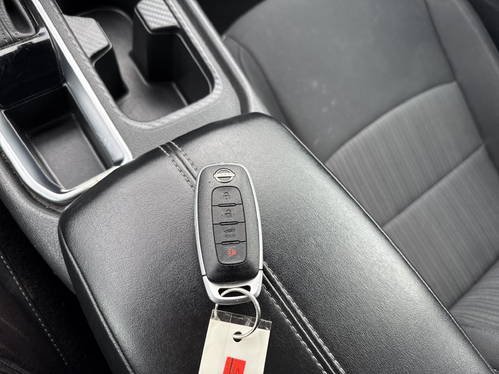 Used 2025 Nissan Sentra SV FWD image 25