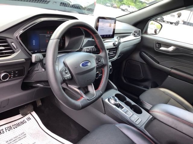 Certified 2025 Ford Escape ST-Line w/ Cold Weather Package AWD/4WD image 8