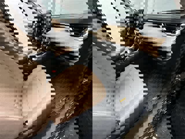 Used 2021 Toyota RAV4 LE image 22