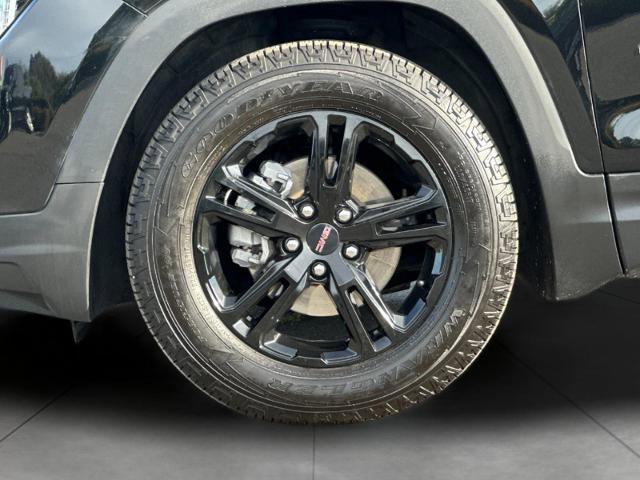 Used 2023 GMC Terrain AT4 image 24