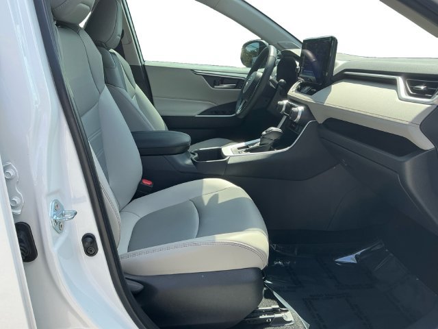 Used 2025 Toyota RAV4 XLE Premium w/ Weather Package AWD/4WD image 17