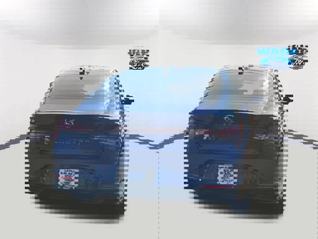 Used 2023 Hyundai Elantra SE image 6