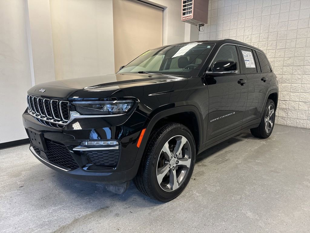 Used 2023 Jeep Grand Cherokee Limited w/ Trailer Tow Prep Group (B) image 12