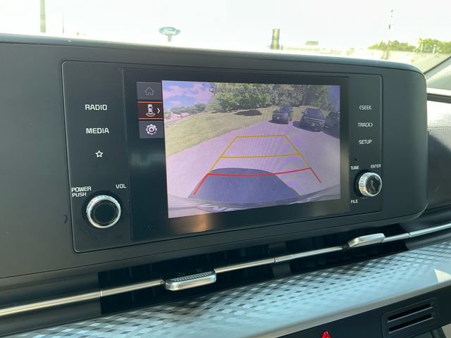Used 2024 Kia Carnival LX FWD image 22