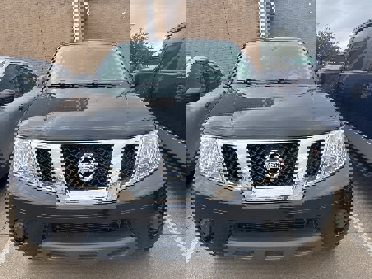 Used 2019 Nissan Frontier SV image 2