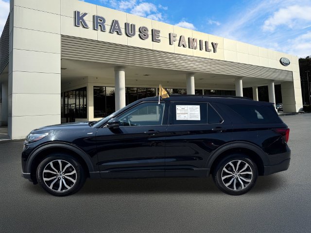 Certified 2025 Ford Explorer ST-Line AWD/4WD image 4