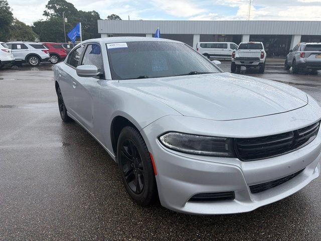 Used 2022 Dodge Charger SXT RWD image 2