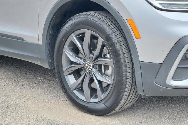 Used 2023 Volkswagen Tiguan SE image 7