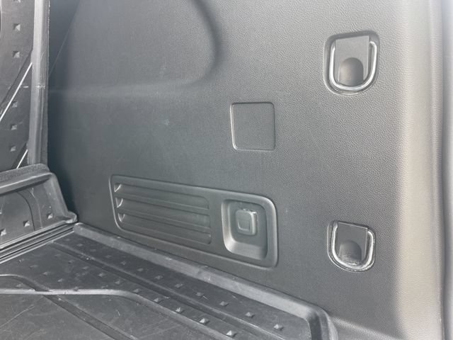Used 2023 Chevrolet Traverse LT FWD image 19