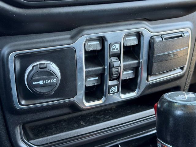 Used 2020 Jeep Wrangler Unlimited Sahara w/ Cold Weather Group AWD/4WD image 28