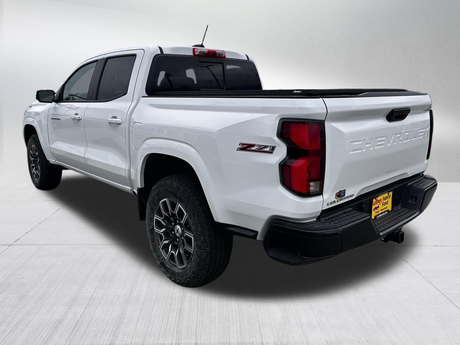 Used 2023 Chevrolet Colorado Z71 w/ Z71 Convenience Package 2 AWD/4WD image 5