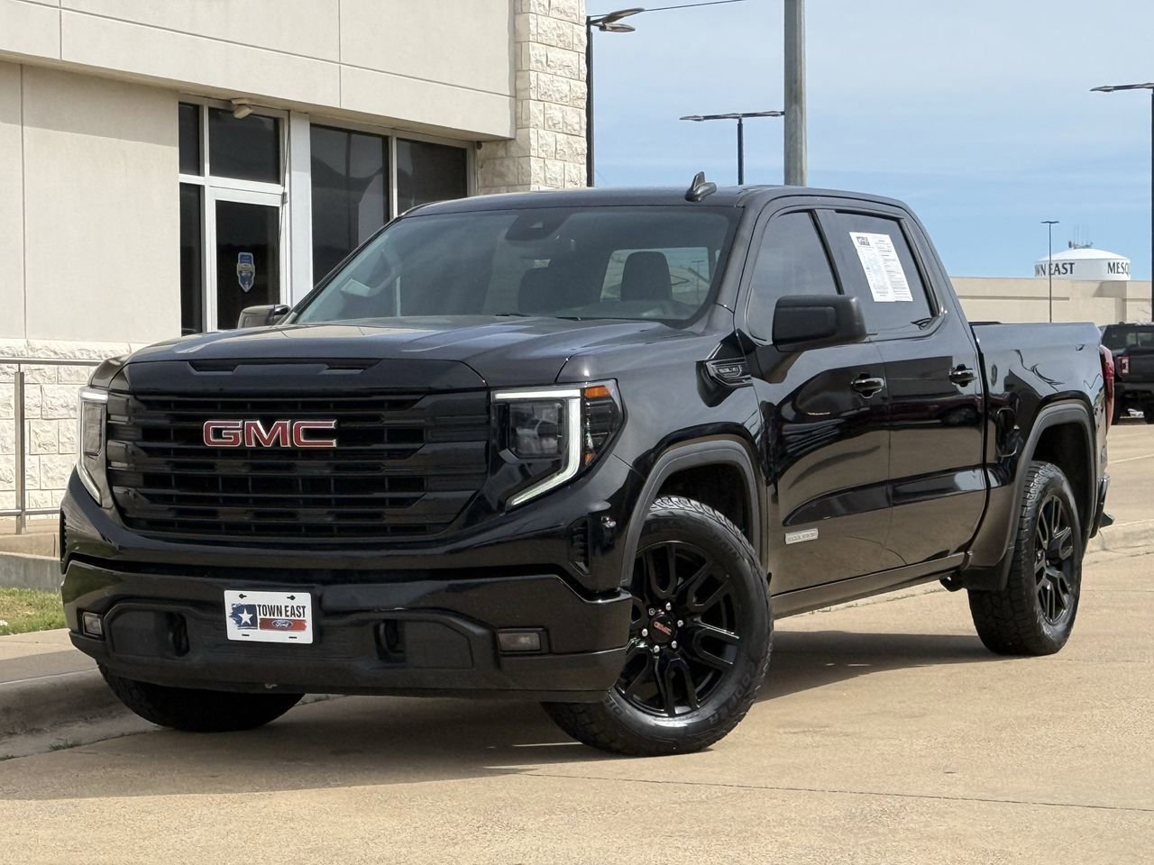 Used 2022 GMC Sierra 1500 Elevation w/ Preferred Package image 2