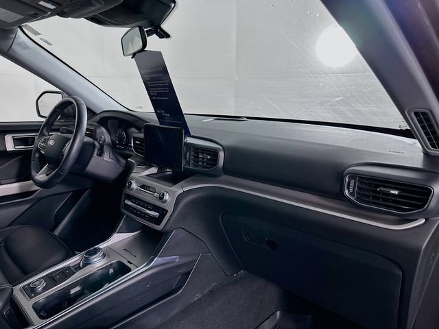 Certified 2022 Ford Explorer XLT w/ Equipment Group 202A image 35