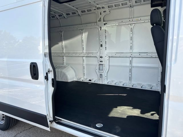 Used 2025 RAM ProMaster 2500 w/ Convenience Group FWD image 9