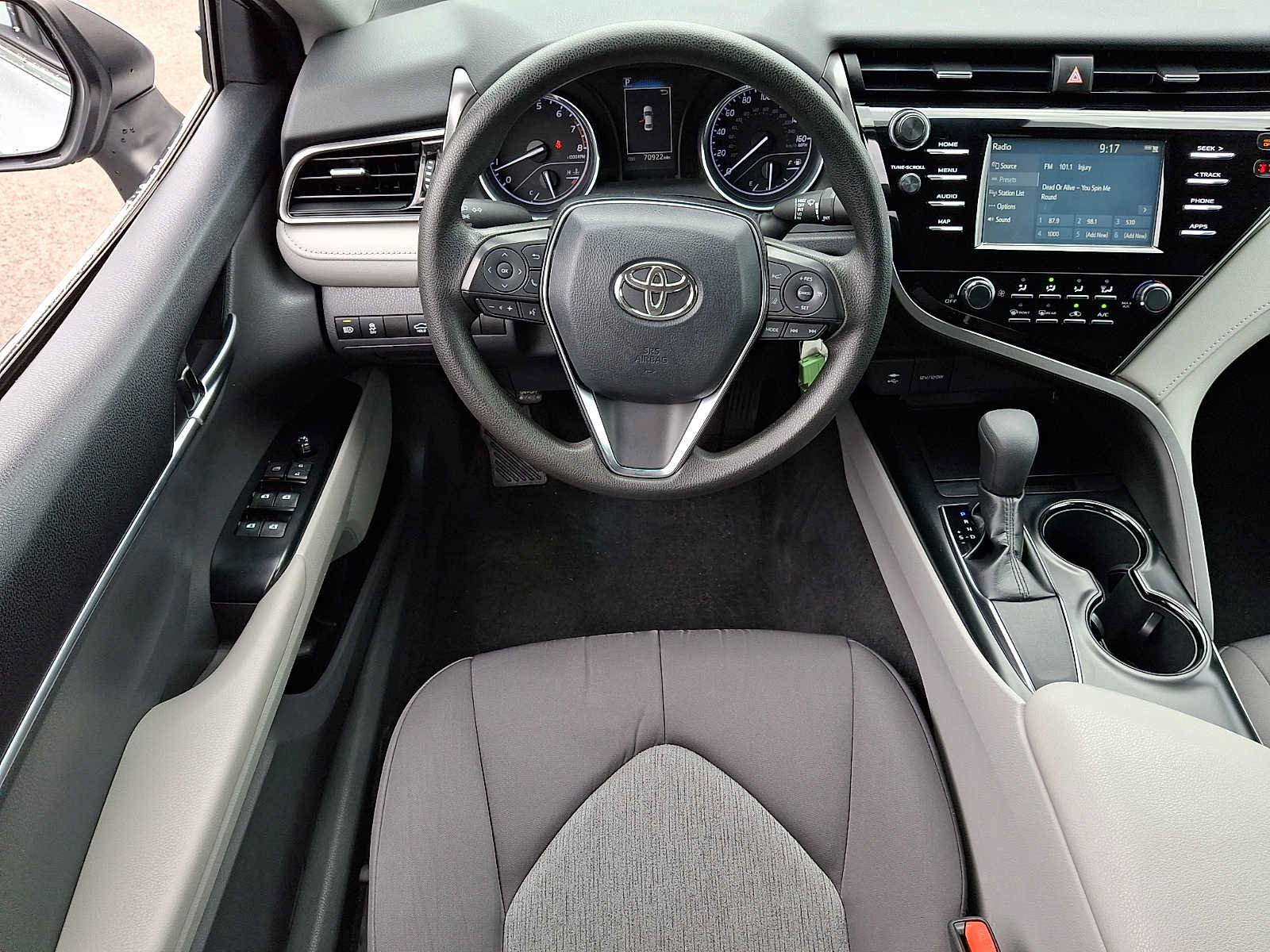 Used 2019 Toyota Camry LE FWD image 11