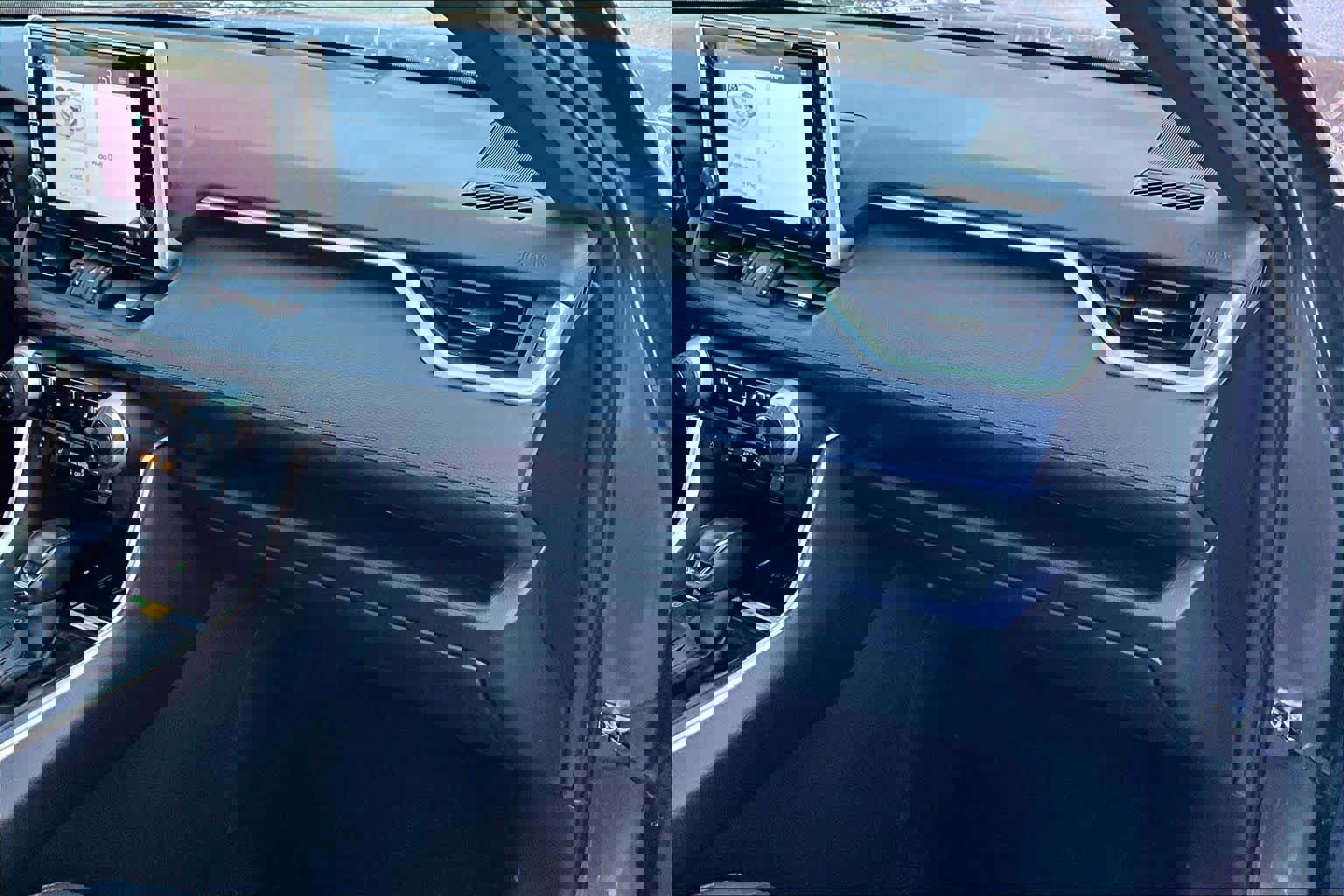 Used 2022 Toyota RAV4 XSE image 18