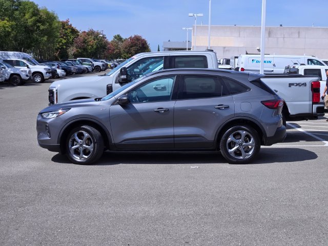 Certified 2025 Ford Escape ST-Line Select AWD/4WD image 3