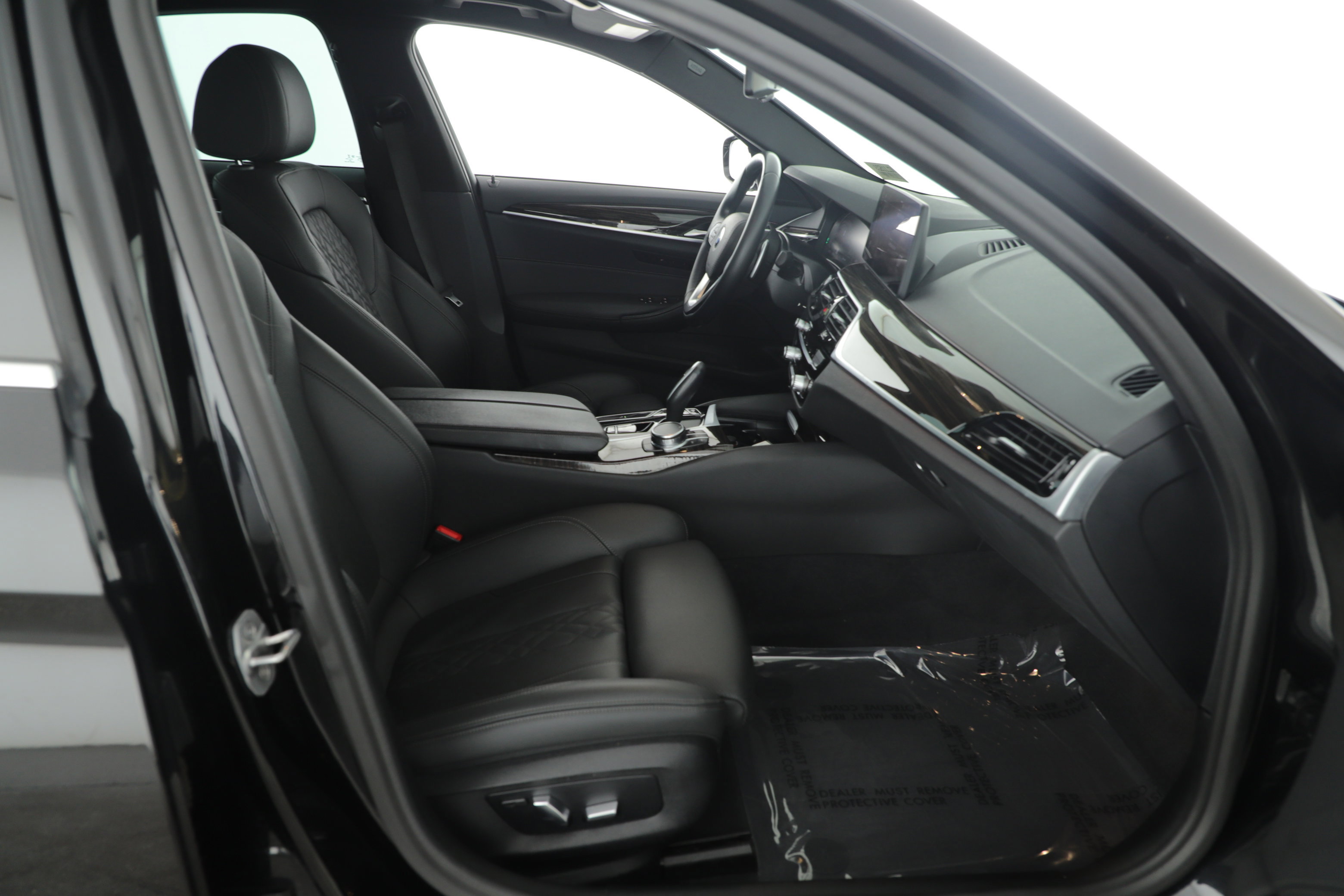 Used 2023 BMW 530i w/ Convenience Package image 18