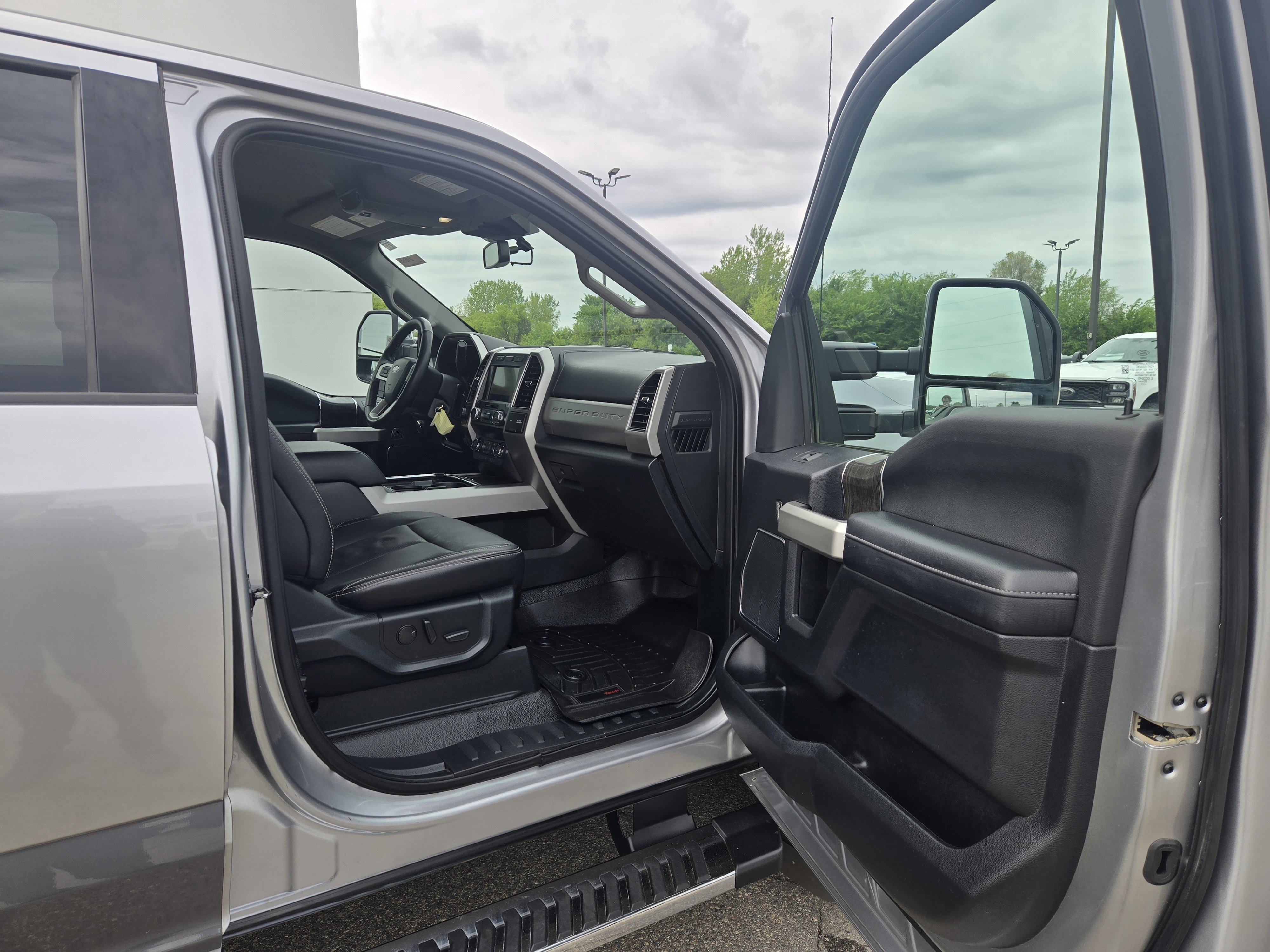 Certified 2021 Ford F350 Lariat w/ Chrome Package AWD/4WD image 16