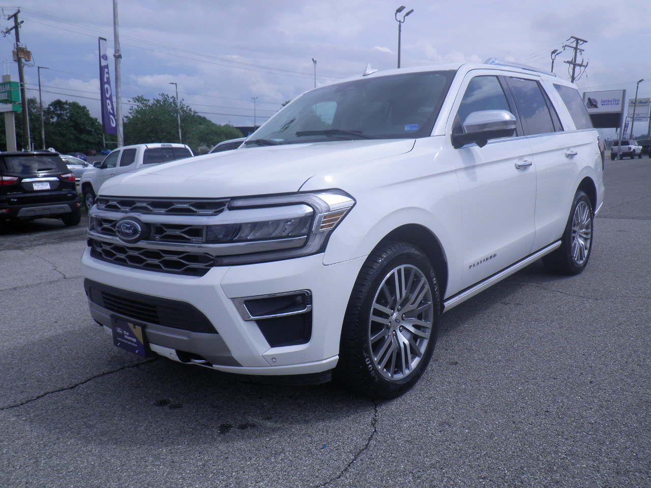 Certified 2023 Ford Expedition Platinum AWD/4WD image 3