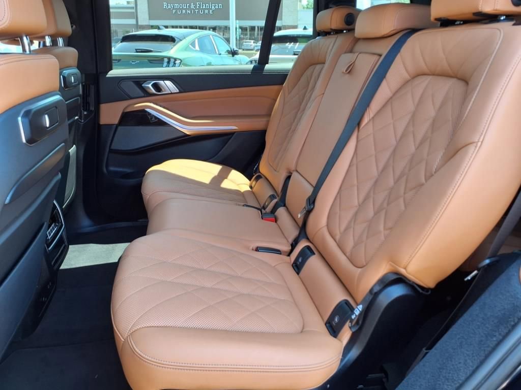 Used 2023 BMW X7 xDrive40i w/ M Sport Package image 10