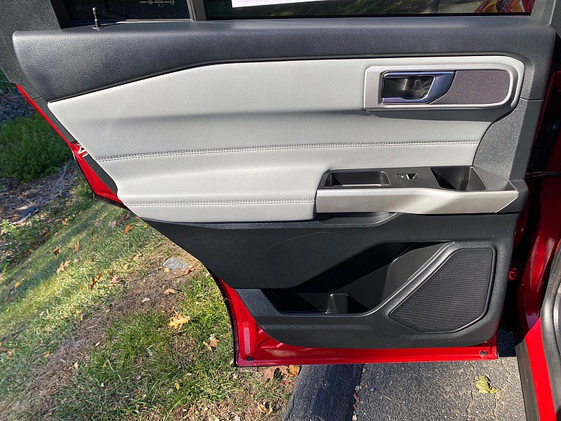 Certified 2022 Ford Explorer XLT w/ Equipment Group 202A image 38