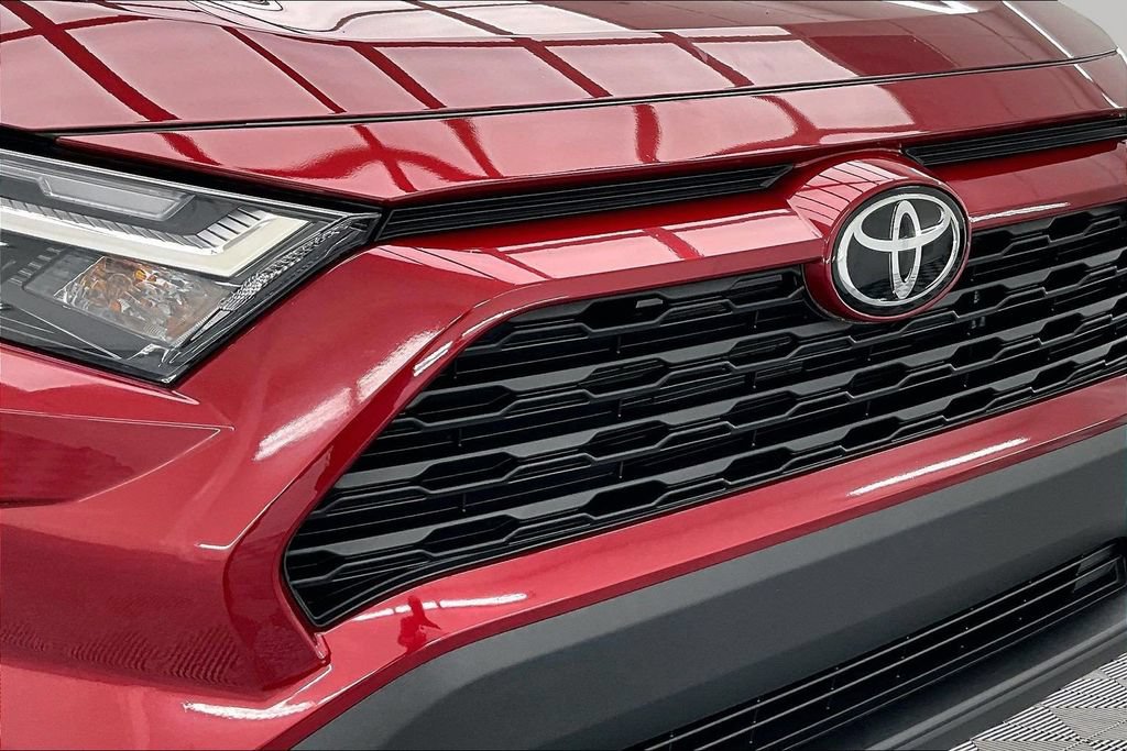 Used 2025 Toyota RAV4 XLE w/ Convenience Package FWD image 28