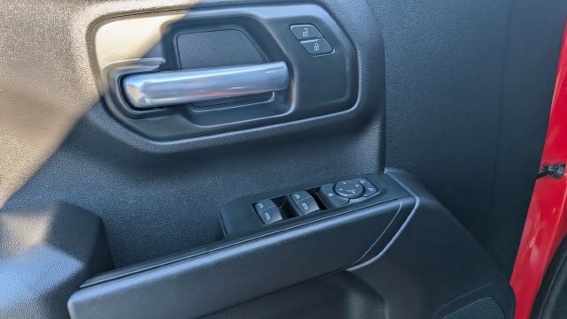 Used 2025 Chevrolet Silverado 1500 Custom Trail Boss w/ Dark Appearance Package AWD/4WD image 18