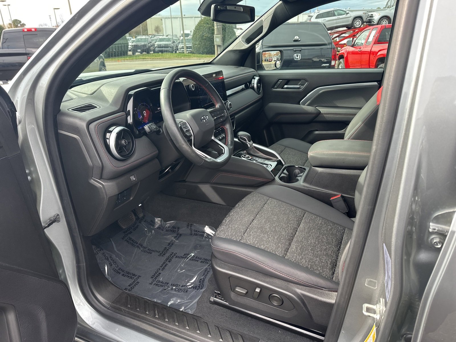 Used 2024 Chevrolet Colorado Z71 w/ Z71 Convenience Package 2 image 9