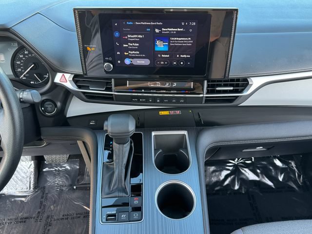 Used 2025 Toyota Sienna LE AWD/4WD image 26