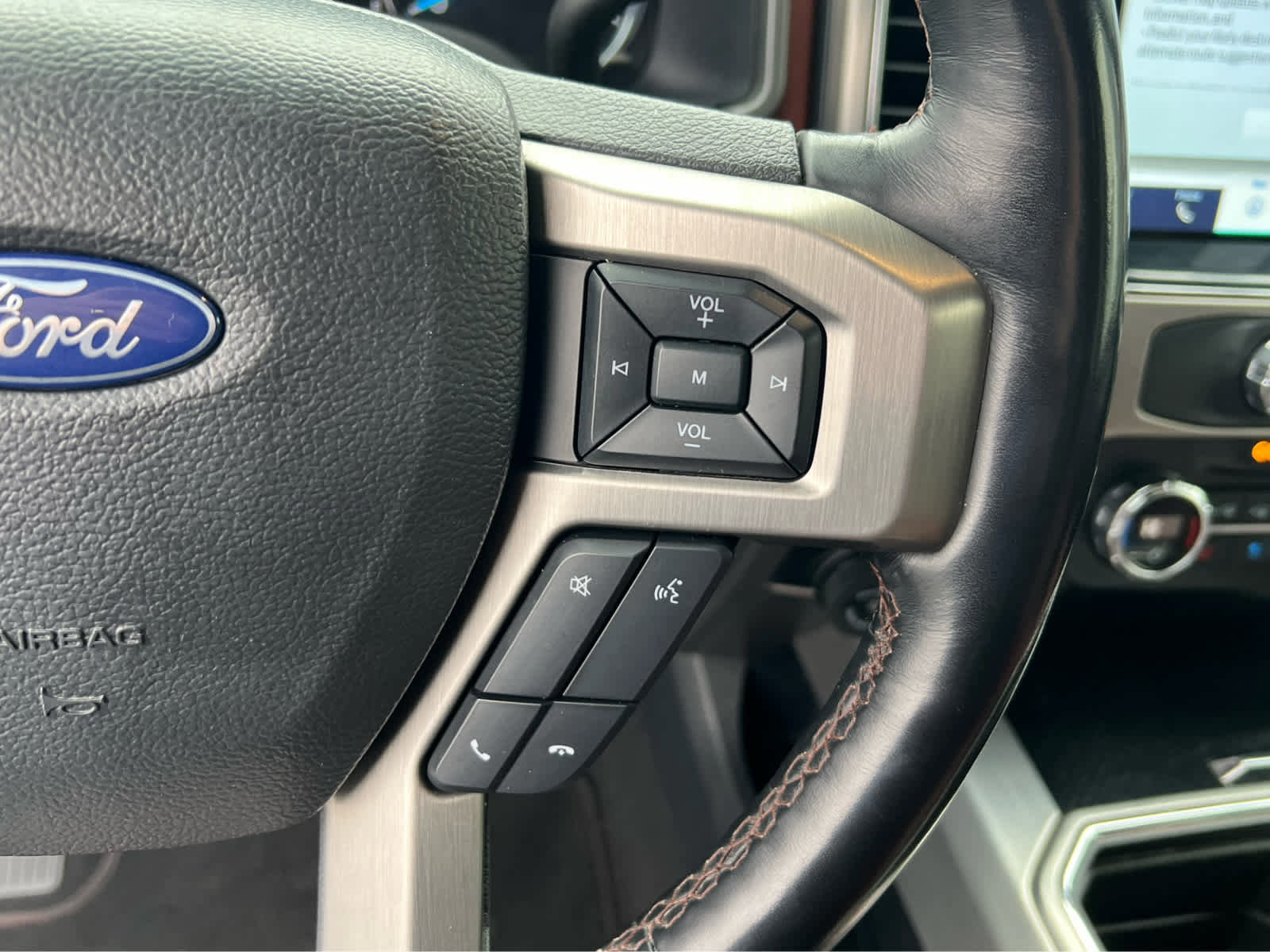 Certified 2022 Ford F450 Platinum w/ FX4 Off-Road Package image 35