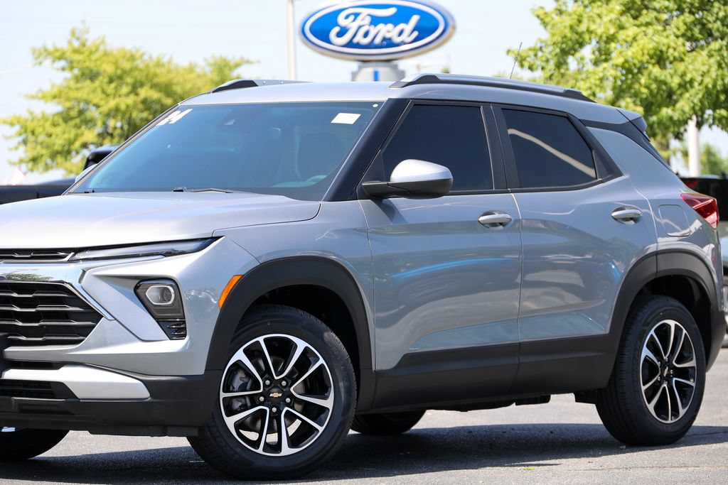 Used 2024 Chevrolet TrailBlazer LT FWD image 13