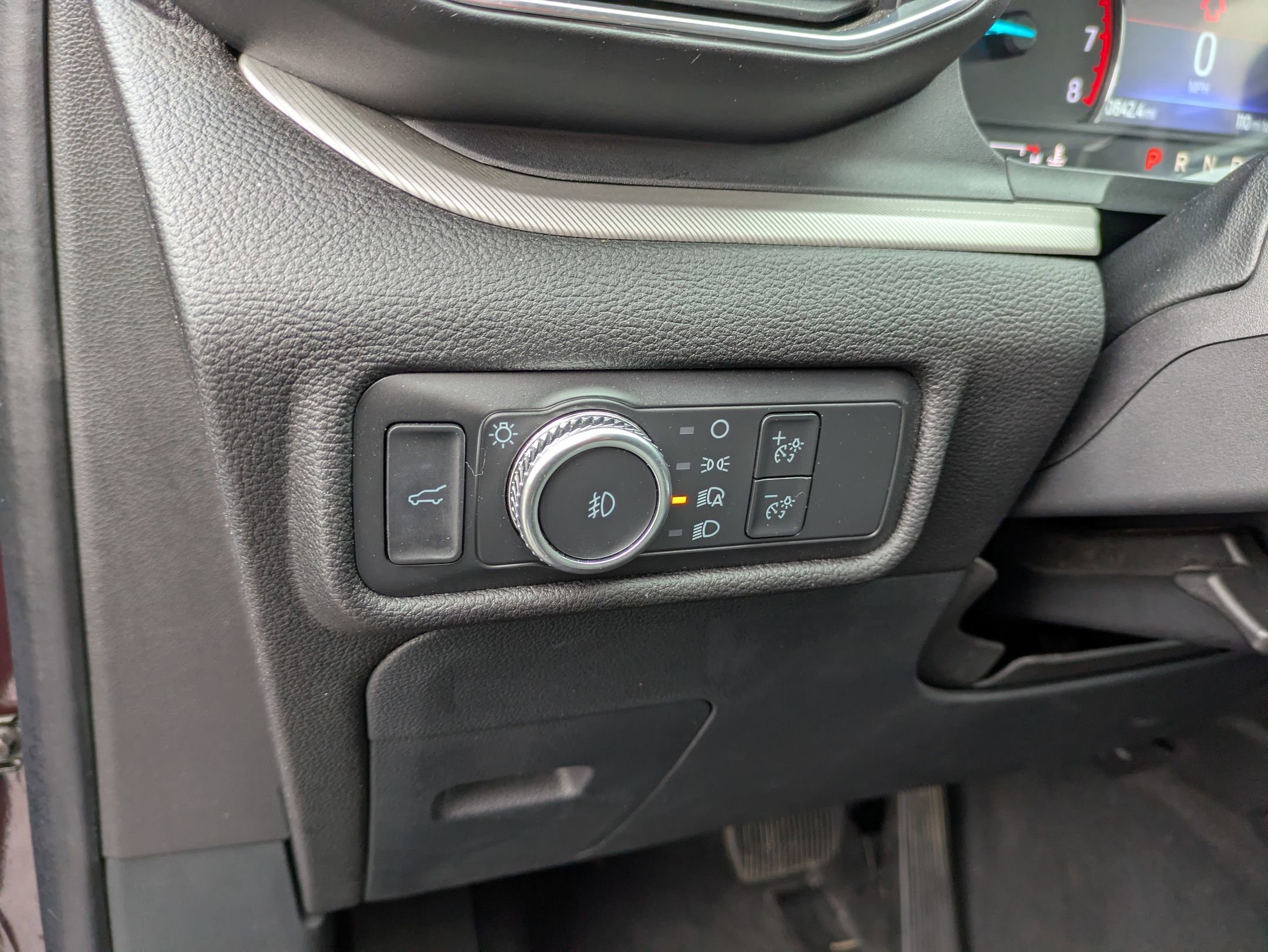 Certified 2022 Ford Explorer XLT w/ Equipment Group 202A image 17