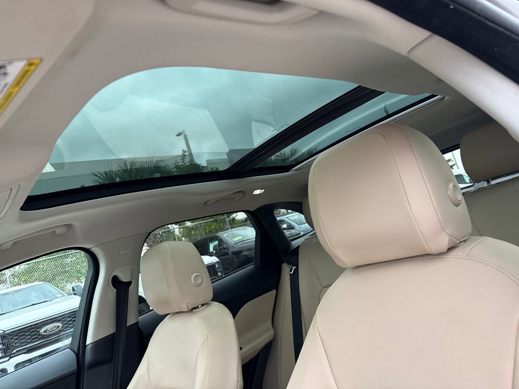 Used 2017 Jaguar F-PACE Premium image 10