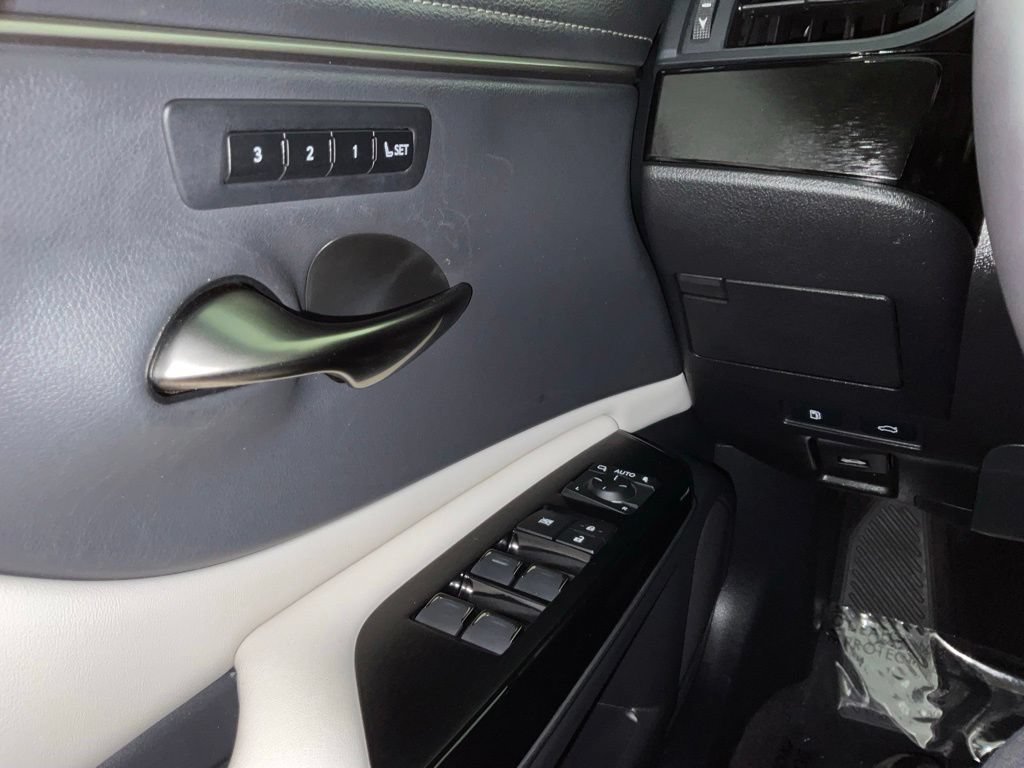 Used 2024 Lexus ES 350 w/ Premium Package FWD image 20