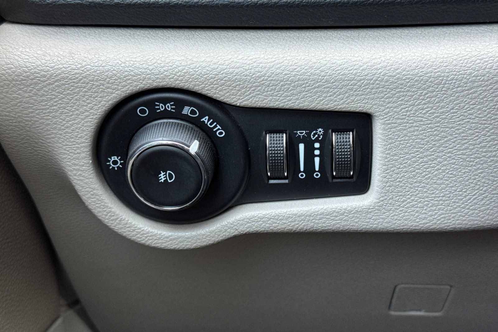 Used 2022 Chrysler Pacifica Touring-L FWD image 32