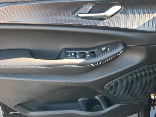 Used 2023 Jeep Grand Cherokee Laredo w/ Luxury Tech Group I AWD/4WD image 12