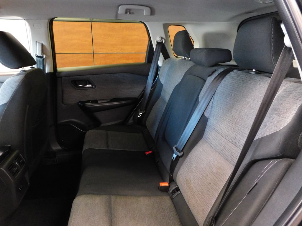 Used 2023 Nissan Rogue SV FWD image 32